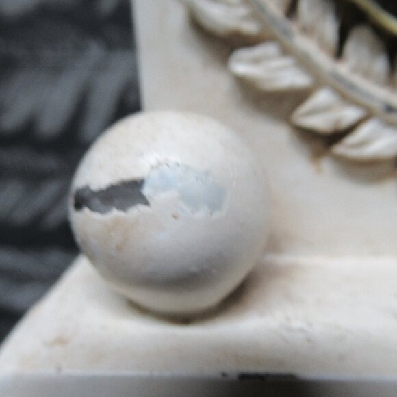 Vintage Style Mantle Clock (Heavy Polyresin) Battery Operated - Picture 4 of 11